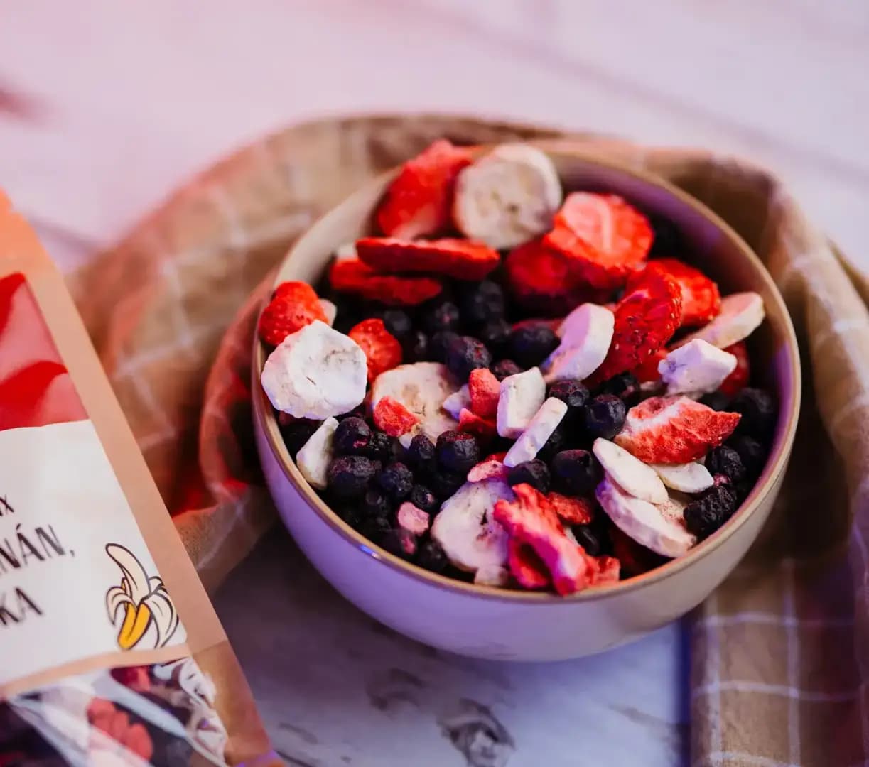 NaturalProtein Mrazem sušený mix jahoda, banán, borůvka - náhled 3