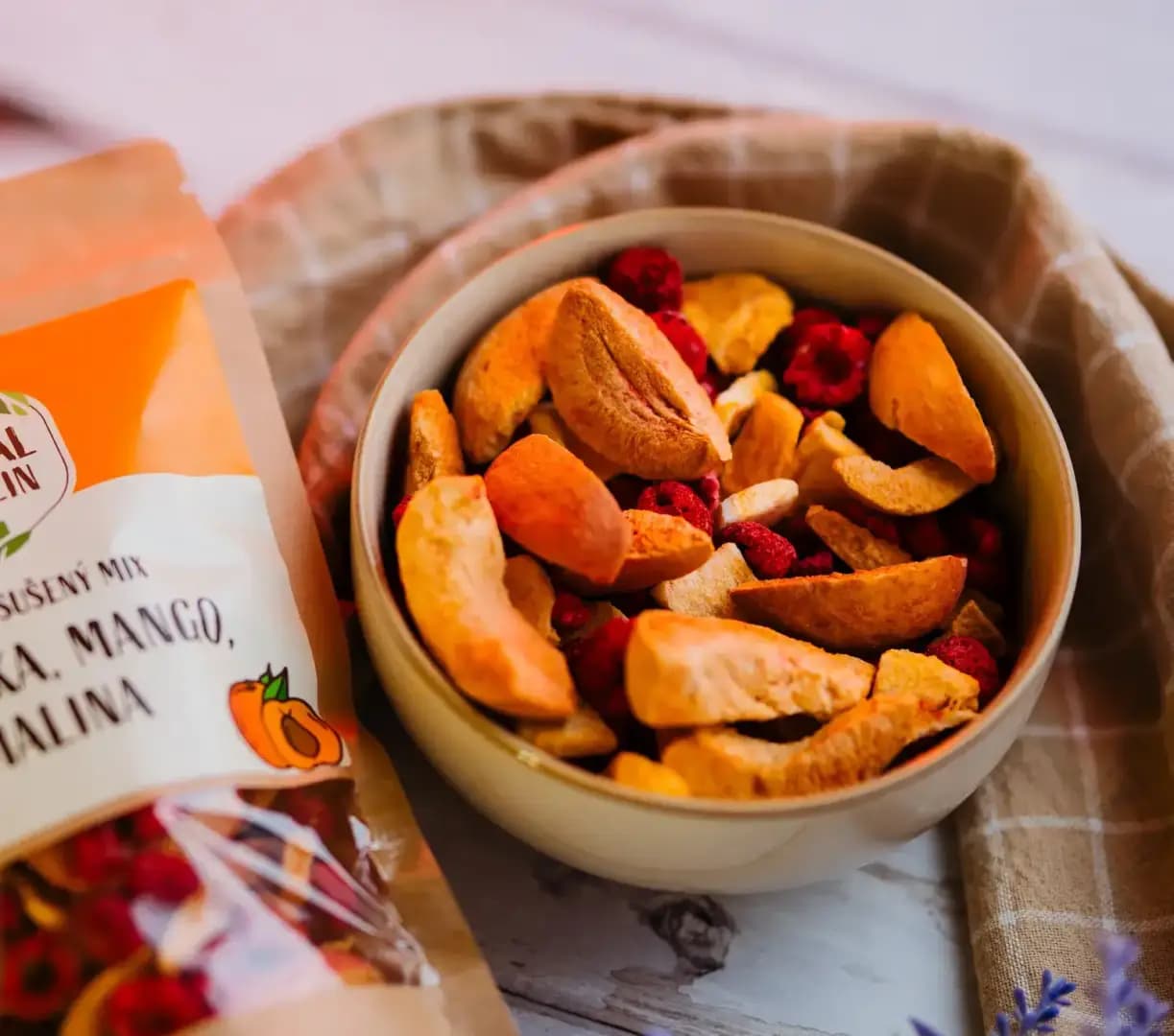 NaturalProtein Mrazem sušený mix meruňka, mango, malina - náhled 4